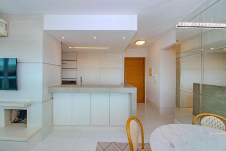 Sala de apartamento para alugar com 2 quartos, 75m² em Três Figueiras, Porto Alegre