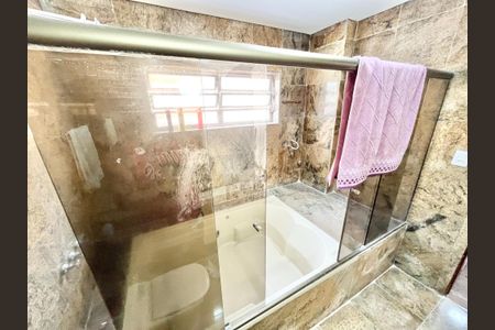 Casa à venda com 350m², 3 quartos e 4 vagasBanheiro da Suíte