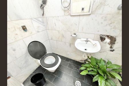 Casa à venda com 350m², 3 quartos e 4 vagasBanheiro de serviço