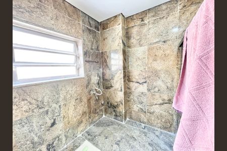 Casa à venda com 350m², 3 quartos e 4 vagasBanheiro da Suíte