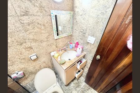 Casa à venda com 350m², 3 quartos e 4 vagasBanheiro