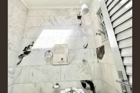 Casa à venda com 350m², 3 quartos e 4 vagasBanheiro de serviço