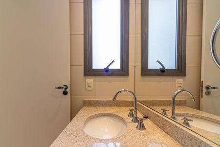 Apartamento à venda com 81m², 2 quartos e 2 vagasBanheiro da Suíte 2