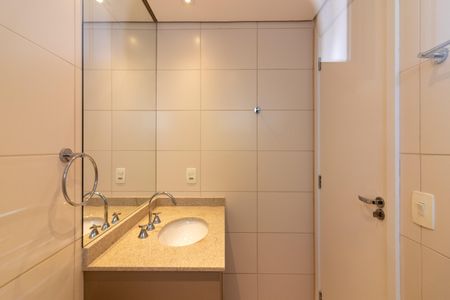 Apartamento à venda com 81m², 2 quartos e 2 vagasBanheiro da Suíte 1
