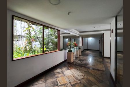 Apartamento à venda com 77m², 2 quartos e 1 vaga Apartamento à venda com 77m², 2 quartos e 1 vagaFachada e portaria