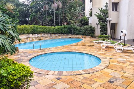 Apartamento para alugar com 180m², 4 quartos e 4 vagas Apartamento para alugar com 180m², 4 quartos e 4 vagasÁrea comum - Piscina
