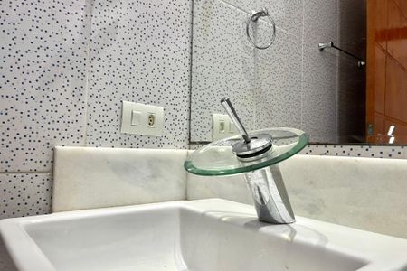 Casa à venda com 85m², 2 quartos e 2 vagas Casa à venda com 85m², 2 quartos e 2 vagasBanheiro Social