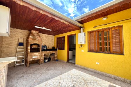 Casa à venda com 85m², 2 quartos e 2 vagas Casa à venda com 85m², 2 quartos e 2 vagasQuintal