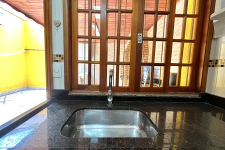 Casa à venda com 85m², 2 quartos e 2 vagas Casa à venda com 85m², 2 quartos e 2 vagasCozinha