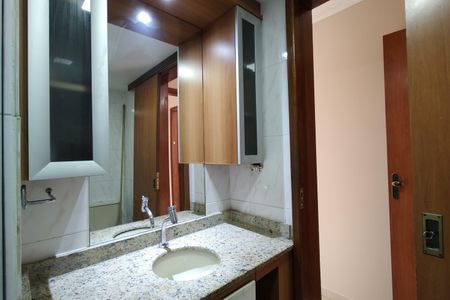 Apartamento à venda com 67m², 3 quartos e 1 vaga Apartamento à venda com 67m², 3 quartos e 1 vagaBanheiro da Suíte
