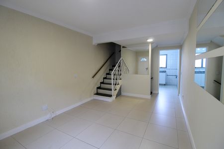 Sala de casa de condomínio à venda com 3 quartos, 110m² em Vila São Silvestre, São Paulo