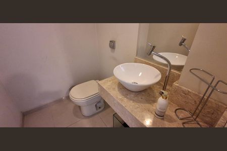 Casa à venda com 272m², 3 quartos e 4 vagasLavabo 2