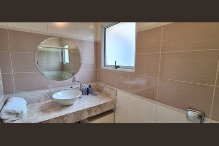 Casa à venda com 272m², 3 quartos e 4 vagasBanheiro Social