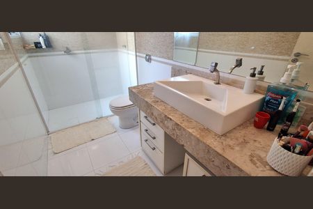 Casa à venda com 272m², 3 quartos e 4 vagasBanheiro Suíte Master