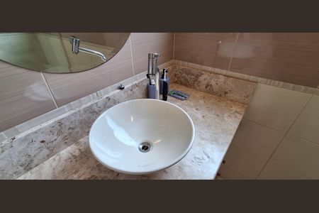 Casa à venda com 272m², 3 quartos e 4 vagasBanheiro Social