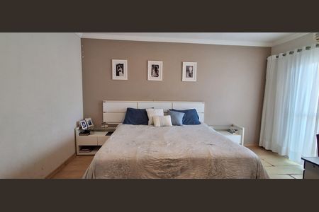 Casa à venda com 272m², 3 quartos e 4 vagasSuíte Master