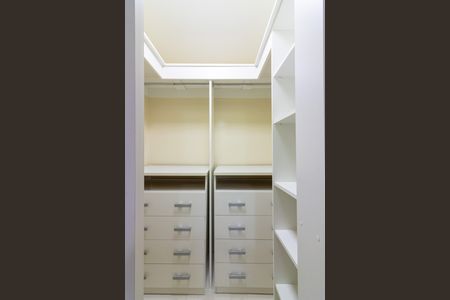 Apartamento à venda com 57m², 2 quartos e 1 vaga Apartamento à venda com 57m², 2 quartos e 1 vagaCloset