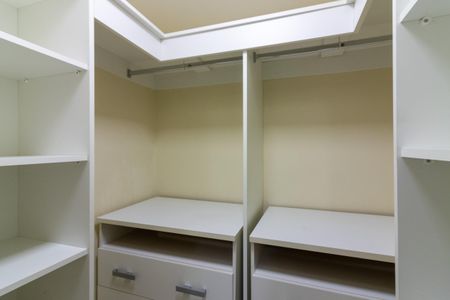 Apartamento à venda com 57m², 2 quartos e 1 vaga Apartamento à venda com 57m², 2 quartos e 1 vagaCloset