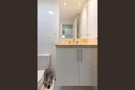 Apartamento à venda com 57m², 2 quartos e 1 vaga Apartamento à venda com 57m², 2 quartos e 1 vagaBanheiro