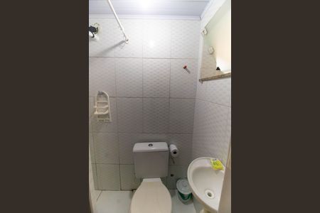 Banheiro de kitnet/studio para alugar com 1 quarto, 22m² em Icaraí, Niterói
