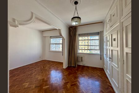 Apartamento à venda com 230m², 3 quartos e 1 vagaSuíte