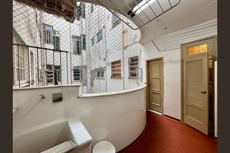 Apartamento à venda com 230m², 3 quartos e 1 vagaÁrea de Serviço