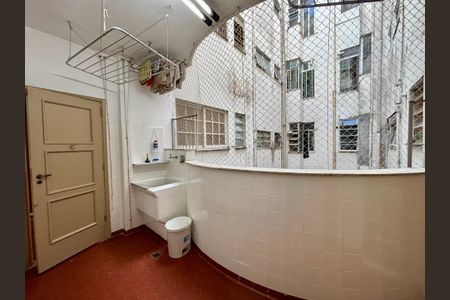 Apartamento à venda com 230m², 3 quartos e 1 vagaÁrea de Serviço