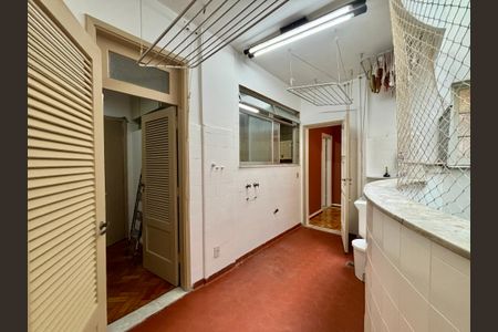 Apartamento à venda com 230m², 3 quartos e 1 vagaÁrea de Serviço