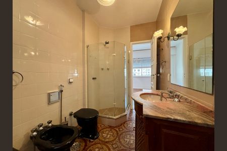 Apartamento à venda com 230m², 3 quartos e 1 vagaBanheiro da Suíte