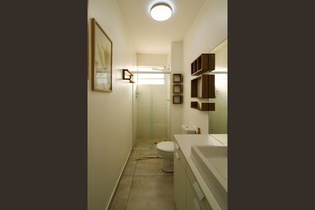 Banheiro de apartamento à venda com 1 quarto, 45m² em Vila João Pessoa, Porto Alegre