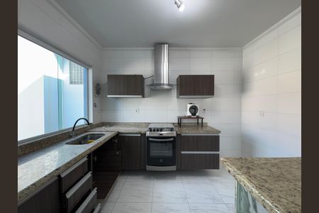 Casa à venda com 137m², 3 quartos e 2 vagas Casa à venda com 137m², 3 quartos e 2 vagasCozinha