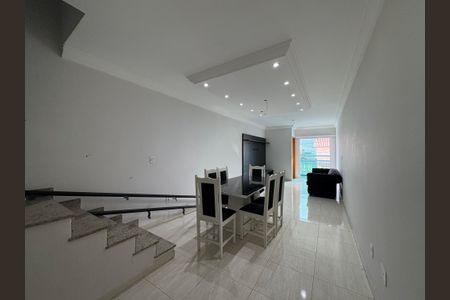 Casa à venda com 137m², 3 quartos e 2 vagas Casa à venda com 137m², 3 quartos e 2 vagasSala