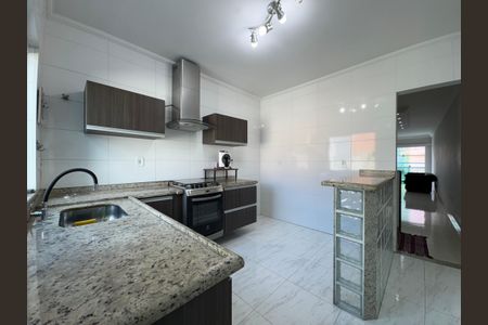 Casa à venda com 137m², 3 quartos e 2 vagas Casa à venda com 137m², 3 quartos e 2 vagasCozinha