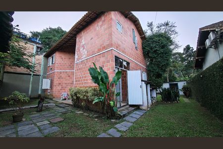 Casa de condomínio à venda com 175m², 3 quartos e 1 vagaÁrea comum