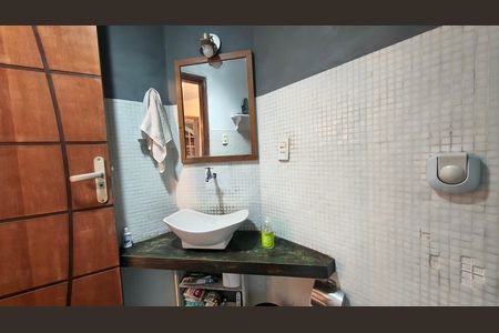 Banheiro social de casa de condomínio à venda com 3 quartos, 175m² em Vargem Grande, Rio de Janeiro