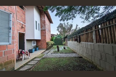 Casa de condomínio à venda com 175m², 3 quartos e 1 vagaÁrea comum