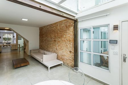 Sala de casa de condomínio para alugar com 2 quartos, 180m² em Chácara Itaim, São Paulo