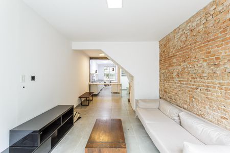 Sala de casa de condomínio para alugar com 2 quartos, 180m² em Chácara Itaim, São Paulo