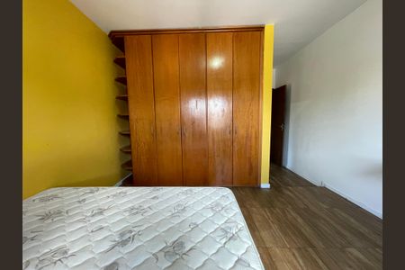 Casa à venda com 203m², 4 quartos e 2 vagasSuíte