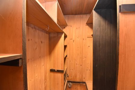 Casa para alugar com 350m², 8 quartos e 5 vagasCloset Semi Suíte 2