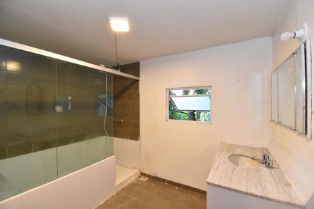 Casa para alugar com 350m², 8 quartos e 5 vagasBanheiro Semi Suíte 1 e 2