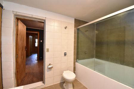 Casa para alugar com 350m², 8 quartos e 5 vagasBanheiro Semi Suíte 1 e 2