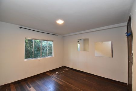 Casa para alugar com 350m², 8 quartos e 5 vagasSemi Suíte 1