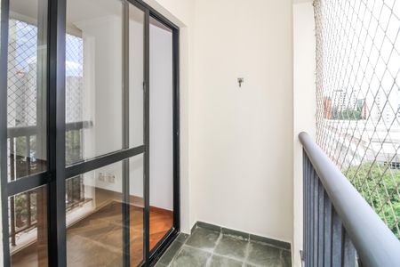 Apartamento para alugar com 117m², 3 quartos e sem vagaVaranda