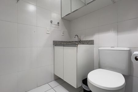 Banheiro de apartamento para alugar com 1 quarto, 38m² em Jardim Flor da Montanha, Guarulhos