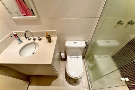 Apartamento à venda com 69m², 2 quartos e 1 vaga Apartamento à venda com 69m², 2 quartos e 1 vagaBanheiro Social