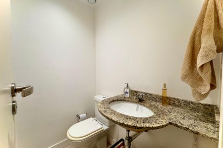 Lavabo de apartamento à venda com 2 quartos, 69m² em Laranjeiras, Rio de Janeiro