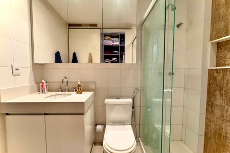 Apartamento à venda com 69m², 2 quartos e 1 vaga Apartamento à venda com 69m², 2 quartos e 1 vagaBanheiro da Suíte
