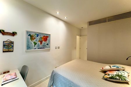 Suíte de apartamento à venda com 2 quartos, 69m² em Laranjeiras, Rio de Janeiro