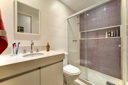 Apartamento à venda com 69m², 2 quartos e 1 vaga Apartamento à venda com 69m², 2 quartos e 1 vagaBanheiro Social